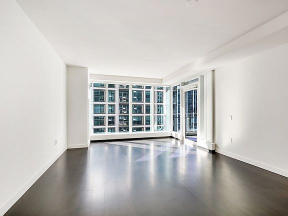 5th image of 150 Seaport Blvd Unit 17A