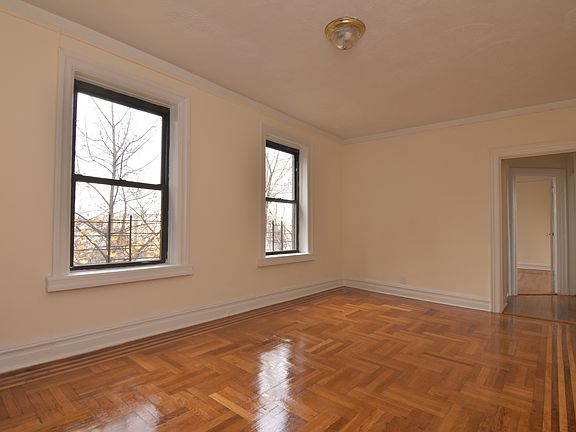 3rd image of 20 Laurel Hill Ter #6/A