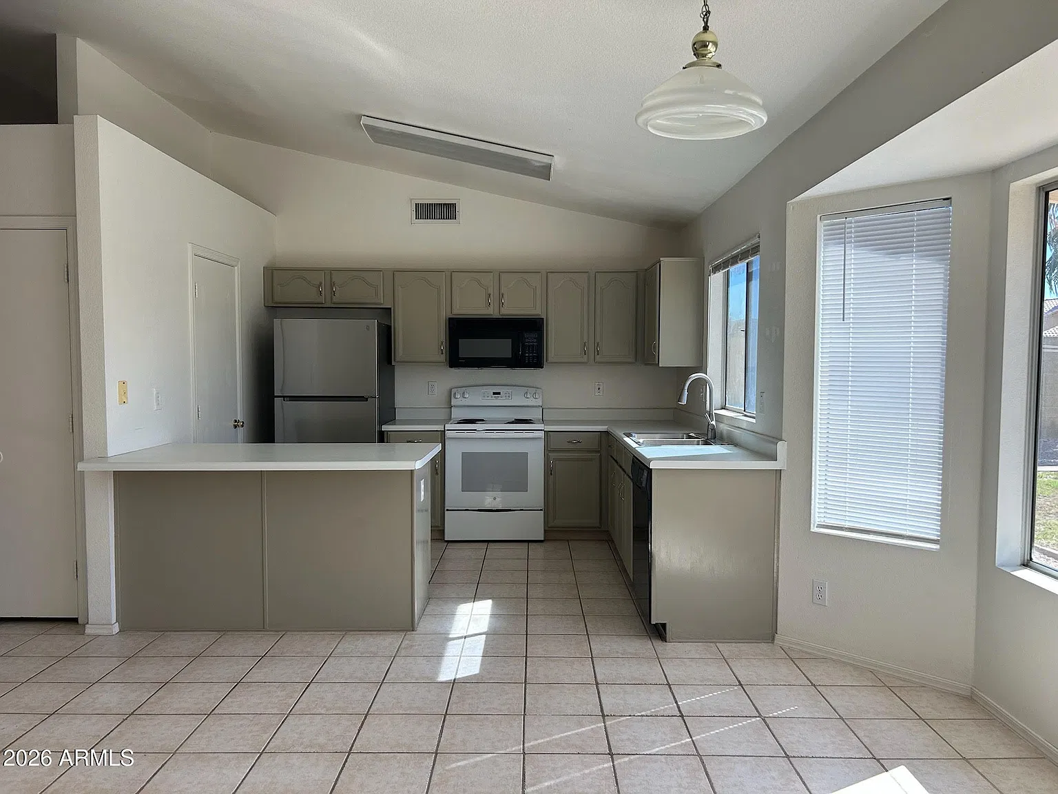 3 bed, 2.0 bath, 1396 sqft, $1,980 — Photo 1