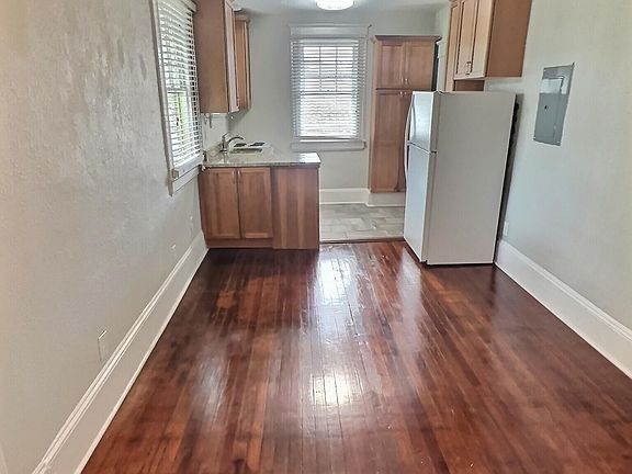 2nd image of 2116 Herschel St #B