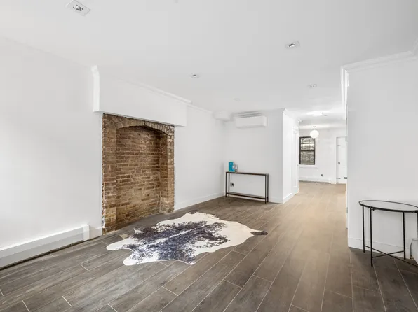 105 Manhattan Avenue image 16 of 20