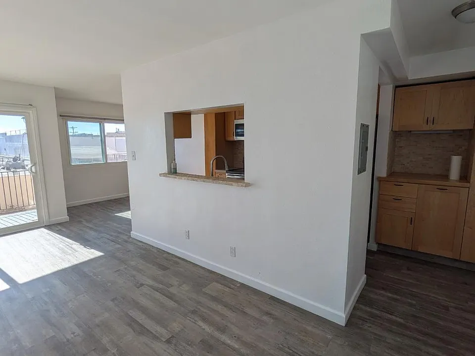 2244 2nd Ave