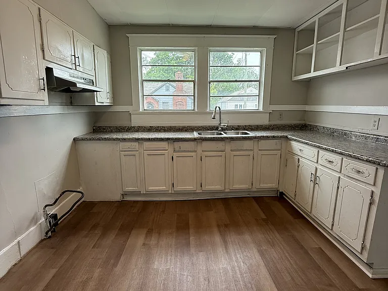 1645 Woodland Ave SW — Photo 4
