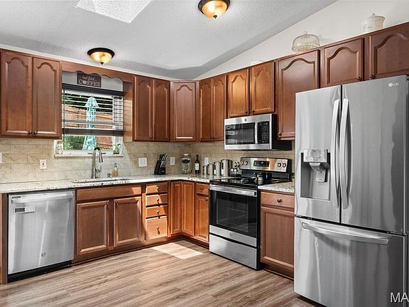 2nd image of 819 Country Brook Ln
