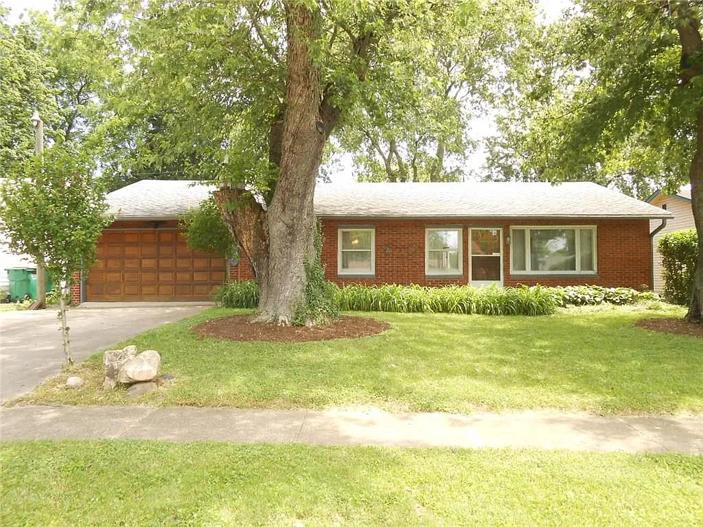 551 Maple Ln photo 1