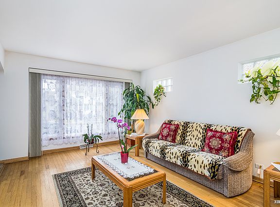 3rd image of 3046 N Narragansett Ave