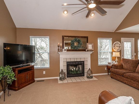 4th image of 645 Linn Ct