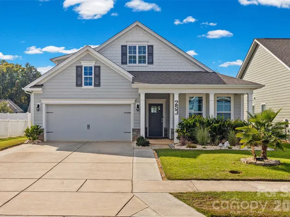 253 Robinwood Ln, Lake Wylie, SC 29710