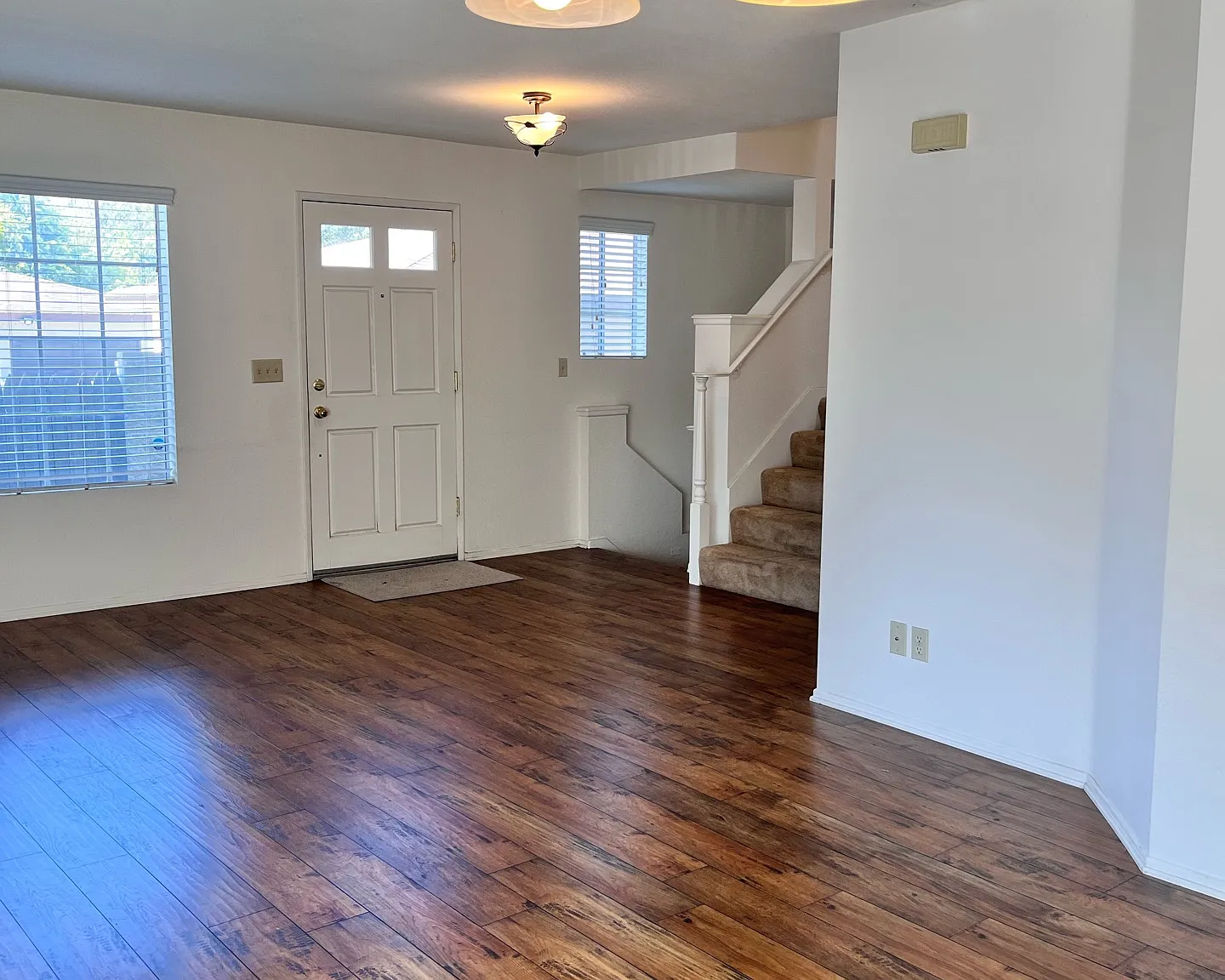 3 bed, 2.5 bath, 1385 sqft, $3,295 — Photo 4