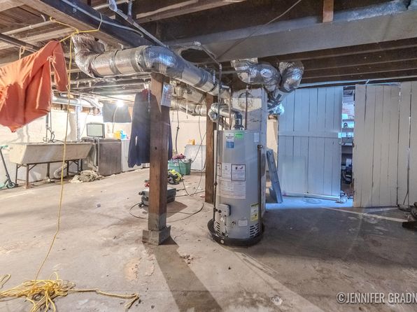 1217 Seneca St SW, Wyoming, MI 49509