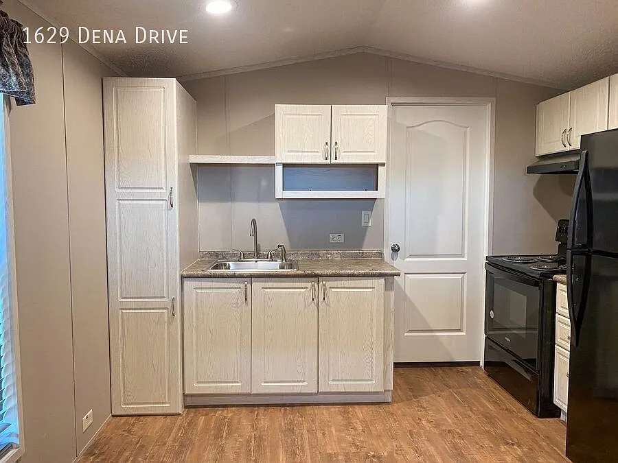 1629 Dena Dr