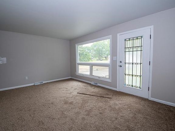 4th image of 59247 Hoover Ave