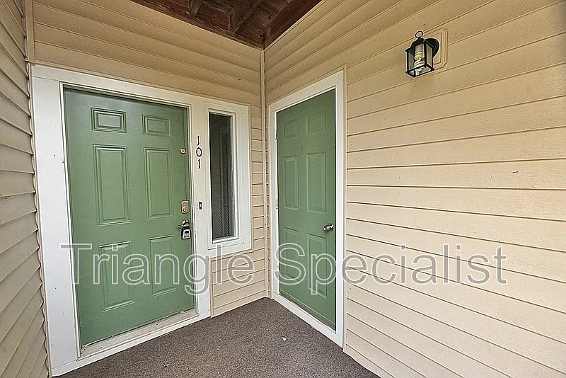 Building Photo - 6020 Winterpointe Ln #101
