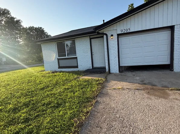 9205 E 32nd Pl, Tulsa, OK 74145