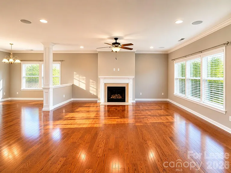 2025 Fuschia Ct — Photo 6