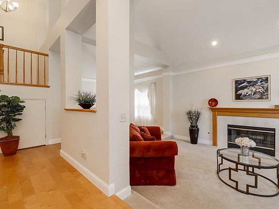 4th image of 990 Hampswood Way