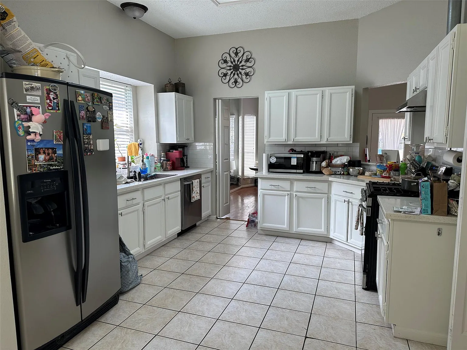 3 bed, 4.0 bath, 2051 sqft, $2,400 — Photo 4
