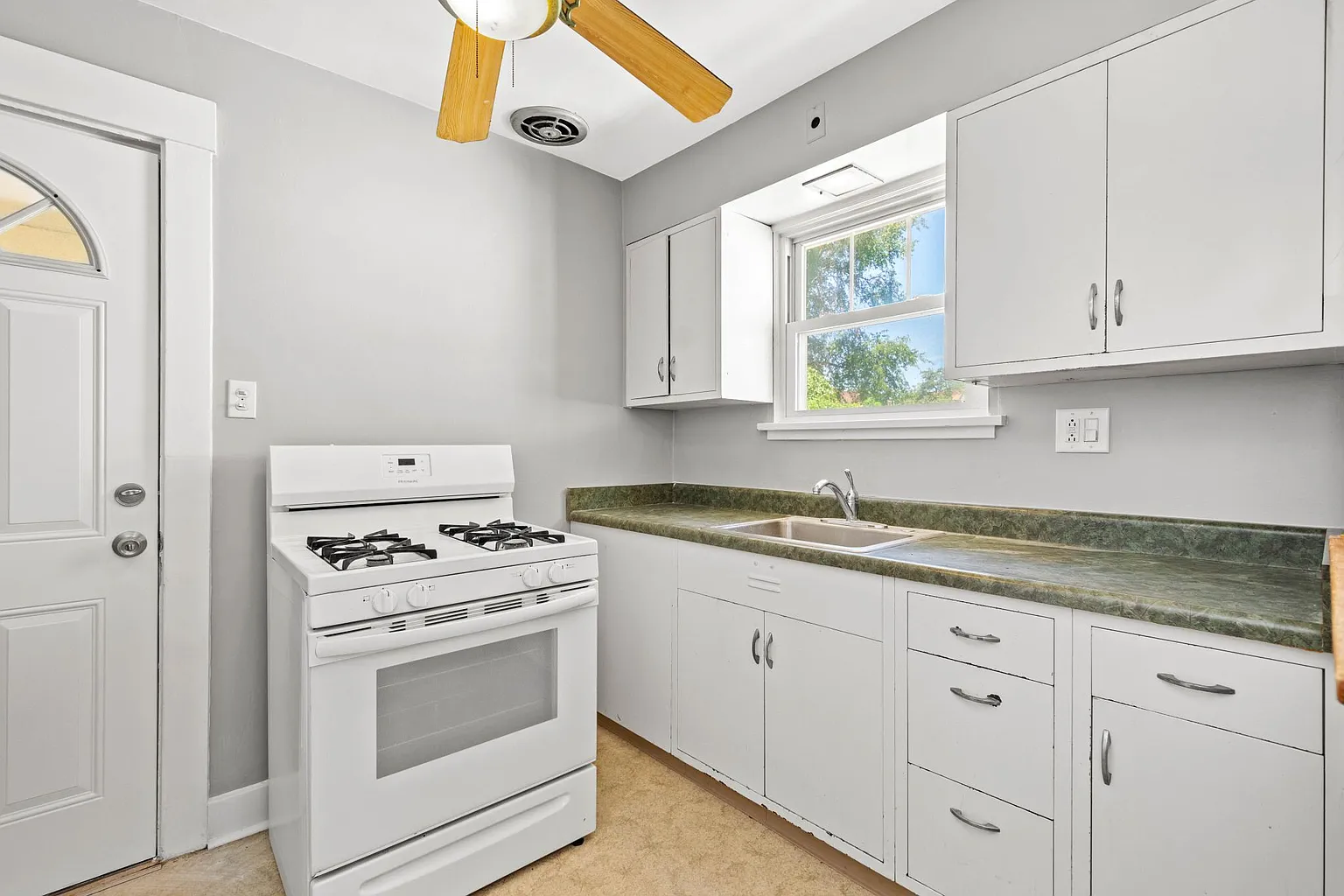2318 Vodeli St photo 1