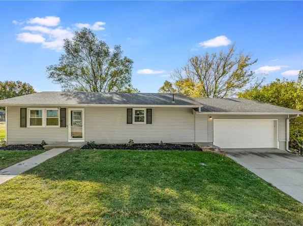 1402 W Davis St, Savannah, MO 64485