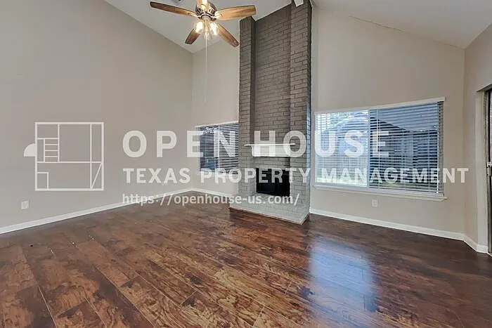 3 bed, 2.5 bath, 2232 sqft, $2,000 — Photo 3