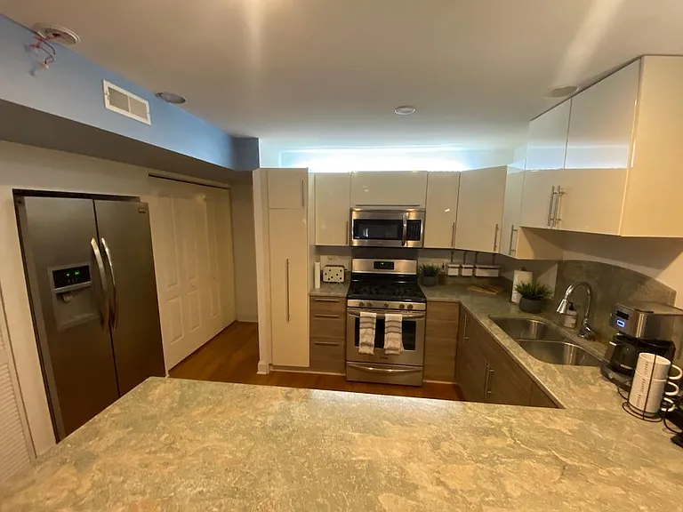 634 W Barry Ave #GDN — Photo 3