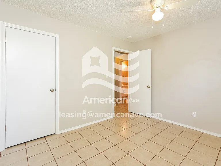 1554435_010_bedroom_12814973.jpg