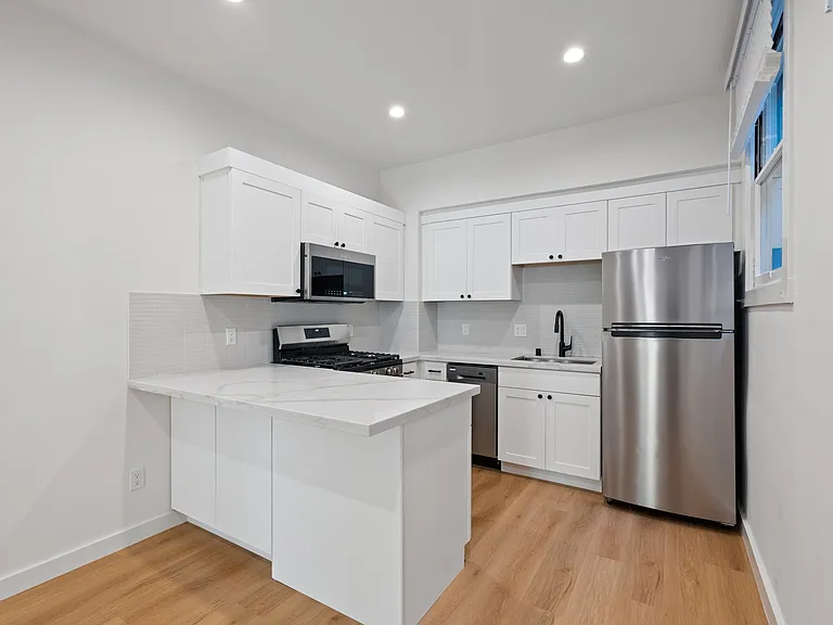 1840 Sacramento St #202 — Photo 1