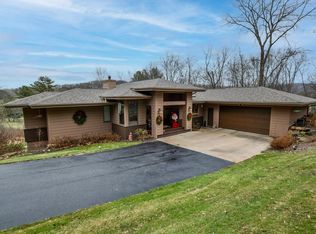 1623 S Springs Dr, Spring Green, WI 53588