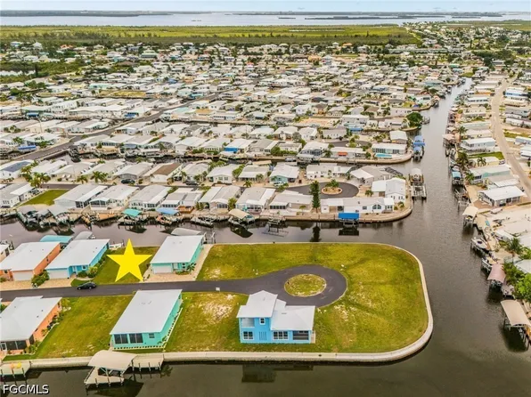 3018 Trawler Ln, Saint James City, FL 33956