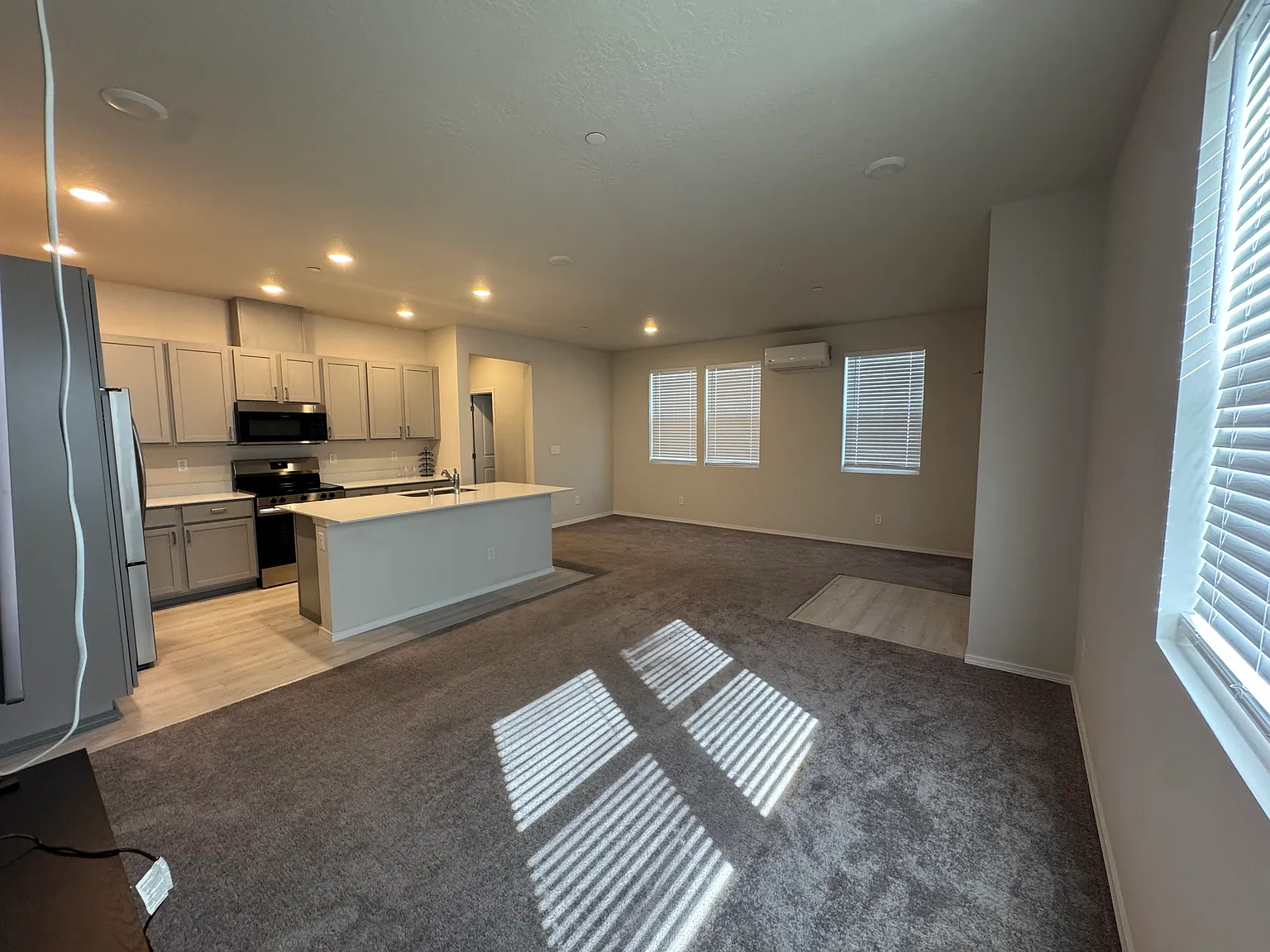 3 bed, 2.5 bath, 1751 sqft, $2,700 — Photo 2