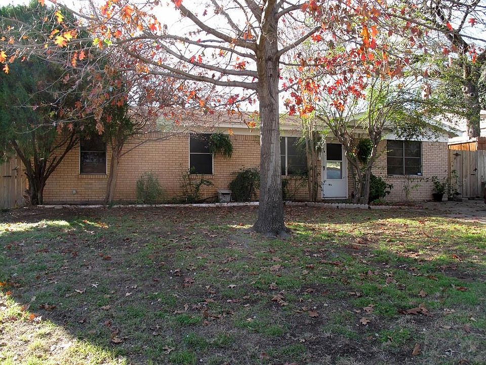 1st image of 833 Bryan Dr