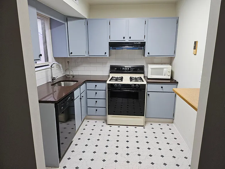 1710 Tracey St #B — Photo 12