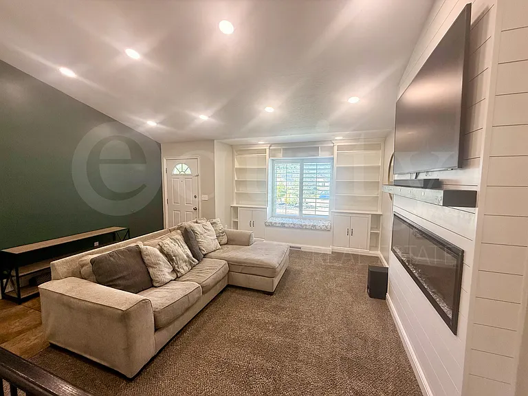 787 W Vahe St — Photo 3