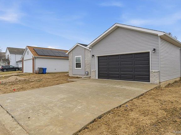 3rd image of 4332 Bridgeport Ct