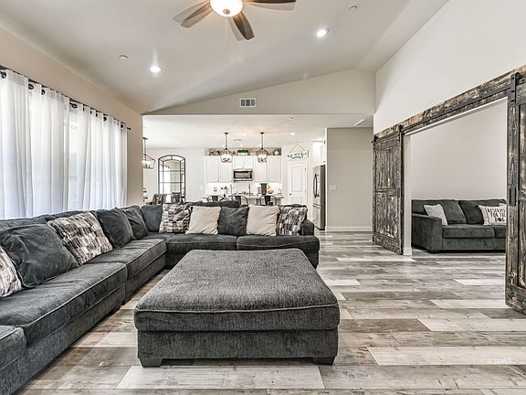 5th image of 131 S Brianna St