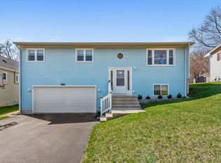 6207 Silver Lake Trl, Cary, IL 60013