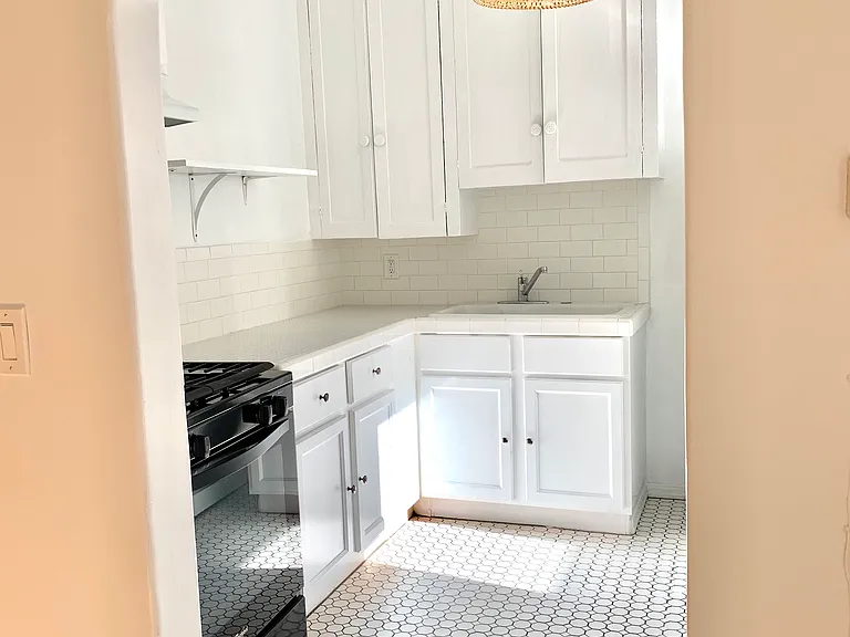 1275 N Hayworth Ave #106 — Photo 8