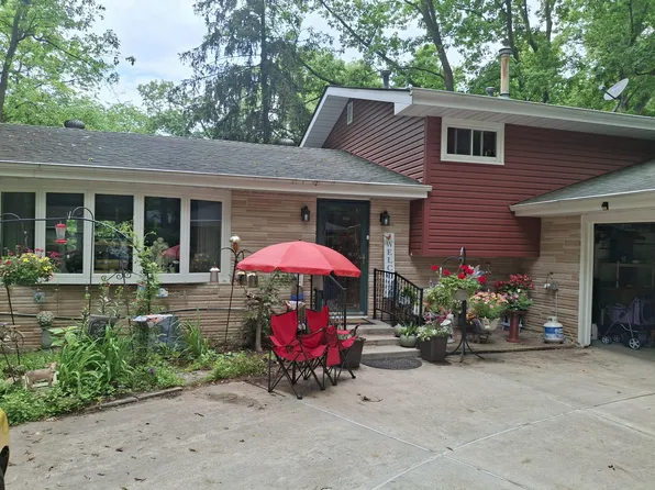1954 Lawndale Dr, Valparaiso, IN 46383