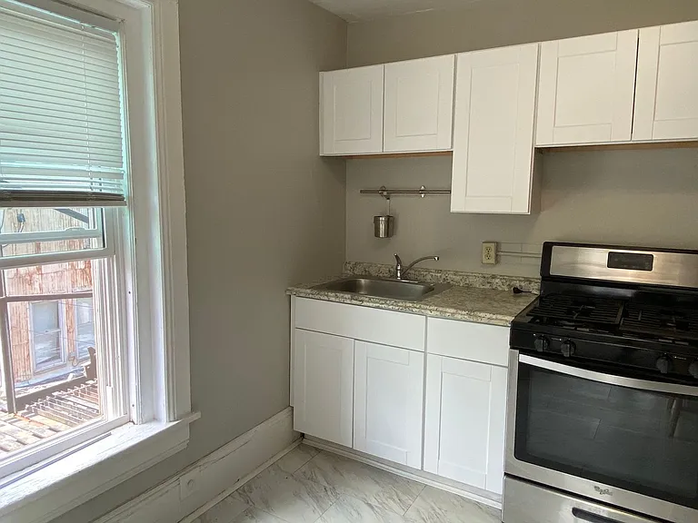 308 E Seneca St — Photo 15