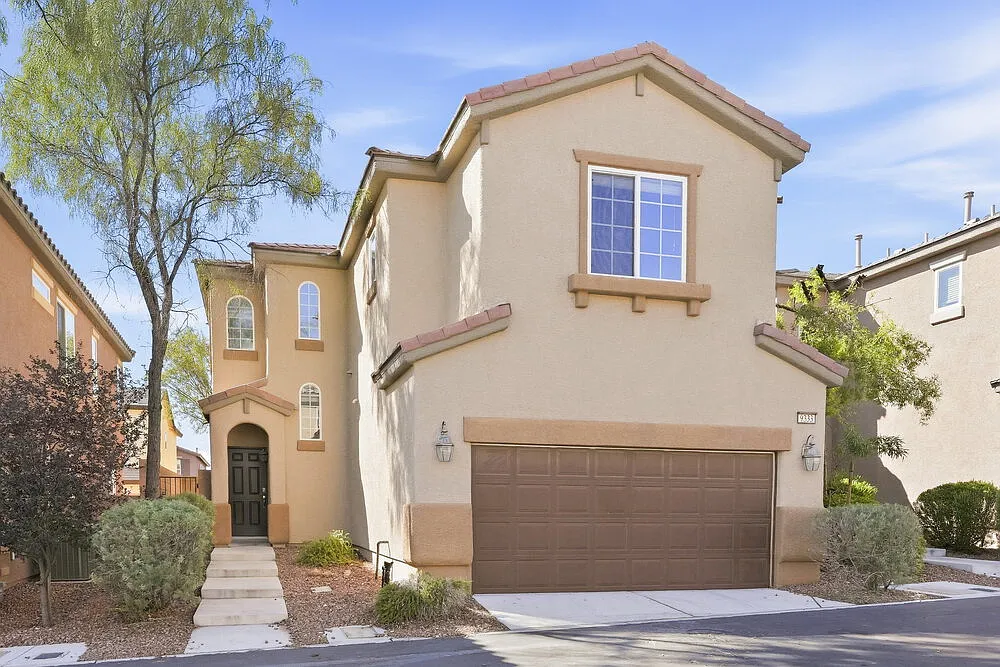 3 bed, 2.5 bath, 1479 sqft, $2,455 — Photo 4