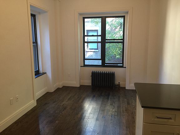 4th image of 19 W 69th St APT 306