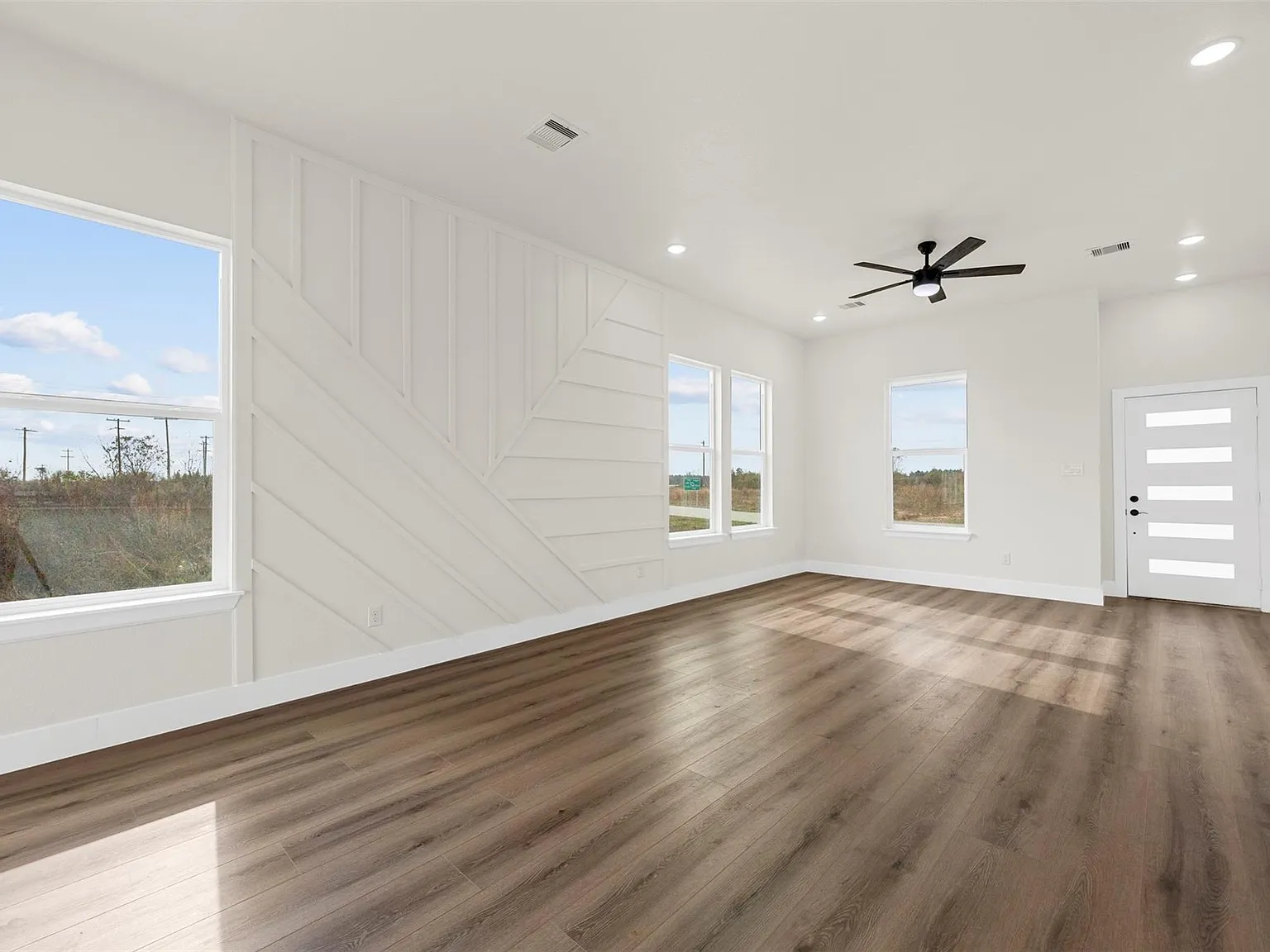 3 bed, 2.0 bath, 1300 sqft, $1,800 — Photo 4