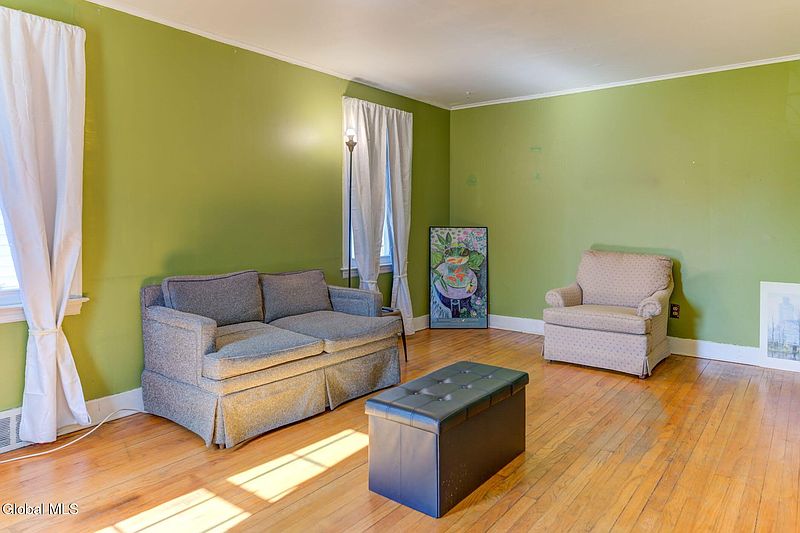 3rd image of 36 Victor Street