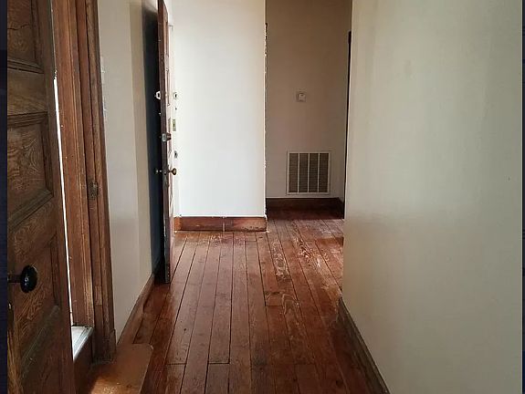 4th image of 442 Farmington Ave