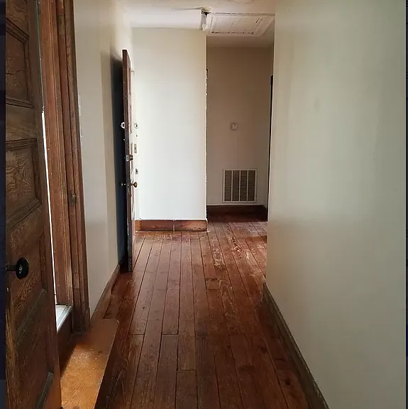 442 Farmington Ave — Photo 4