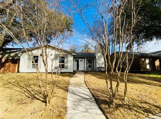 2043 Christie Ln, Carrollton, TX 75007