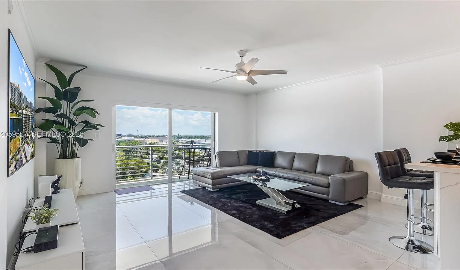 Lauderdale Tower Condo — Photo 2