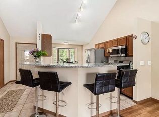 511 Cricket Run Rd, Lewis Center, OH 43035