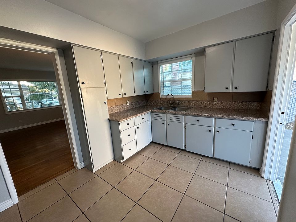 Kitchen access to back yard