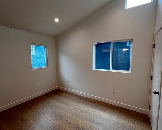 4th image of 3016 1/2 Asbury St #1